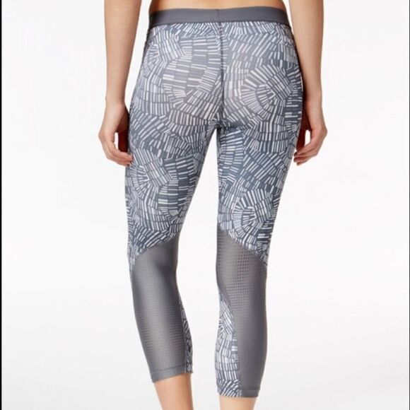 Nike Pro Hypercool Printed Capri Legging - Picture 2 of 9